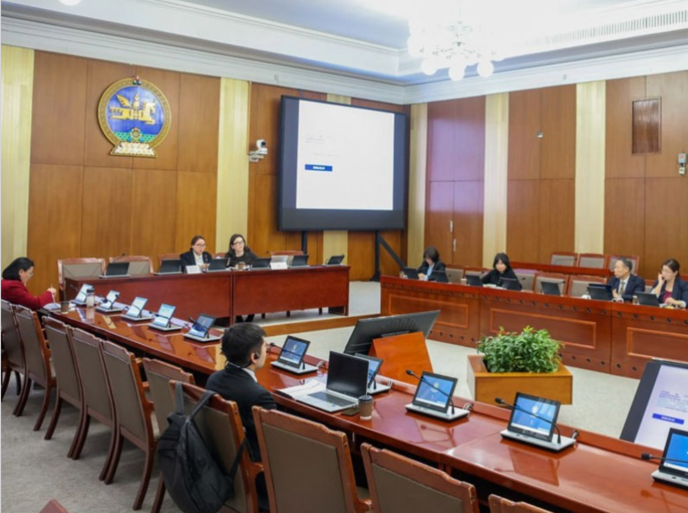 Хүнд ээлтэй, хүртээмжтэй орчин, тэгш оролцооны асуудлаарх ажлын хэсэг хуралдлаа